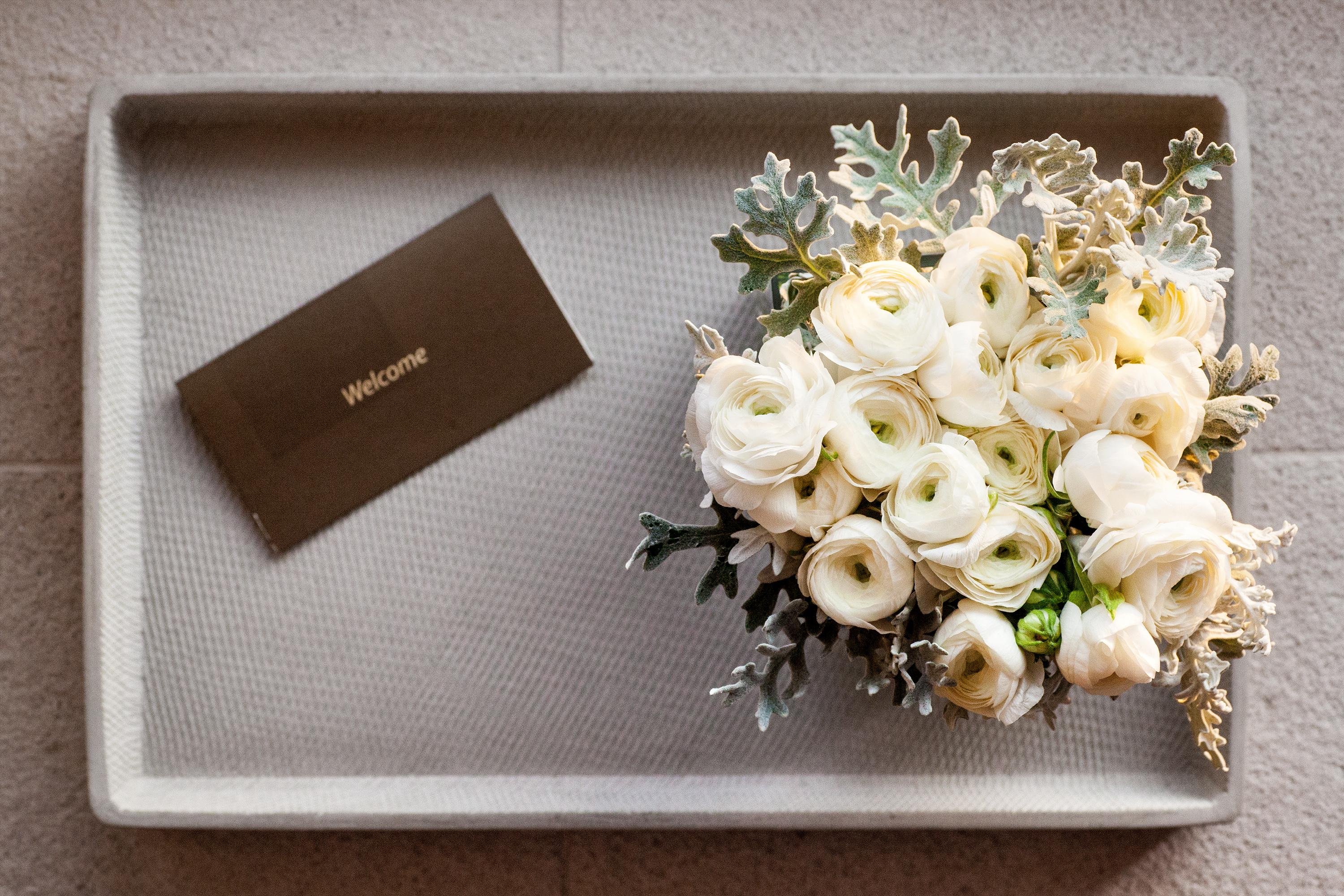 Daios Luxury Living Hotel Thessaloníki Luaran gambar Welcome card and flowers