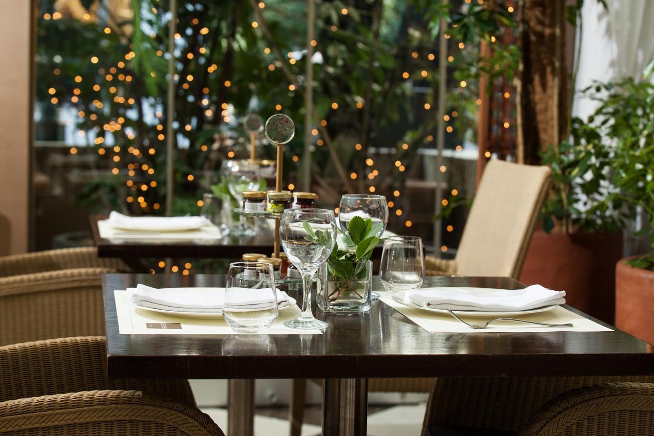 Daios Luxury Living Hotel Thessaloníki Luaran gambar A table set for dinner