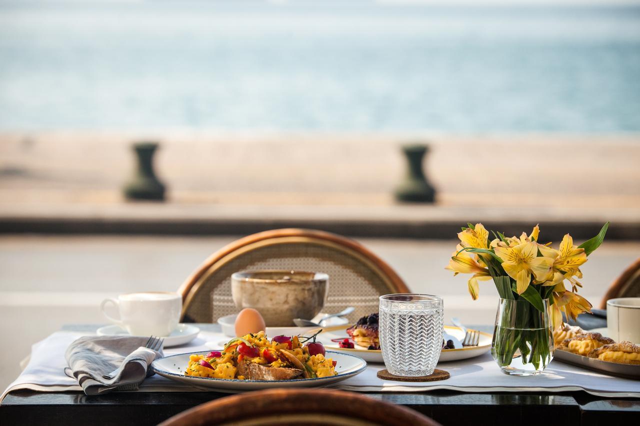 Daios Luxury Living Hotel Thessaloníki Luaran gambar Breakfast at the Beach