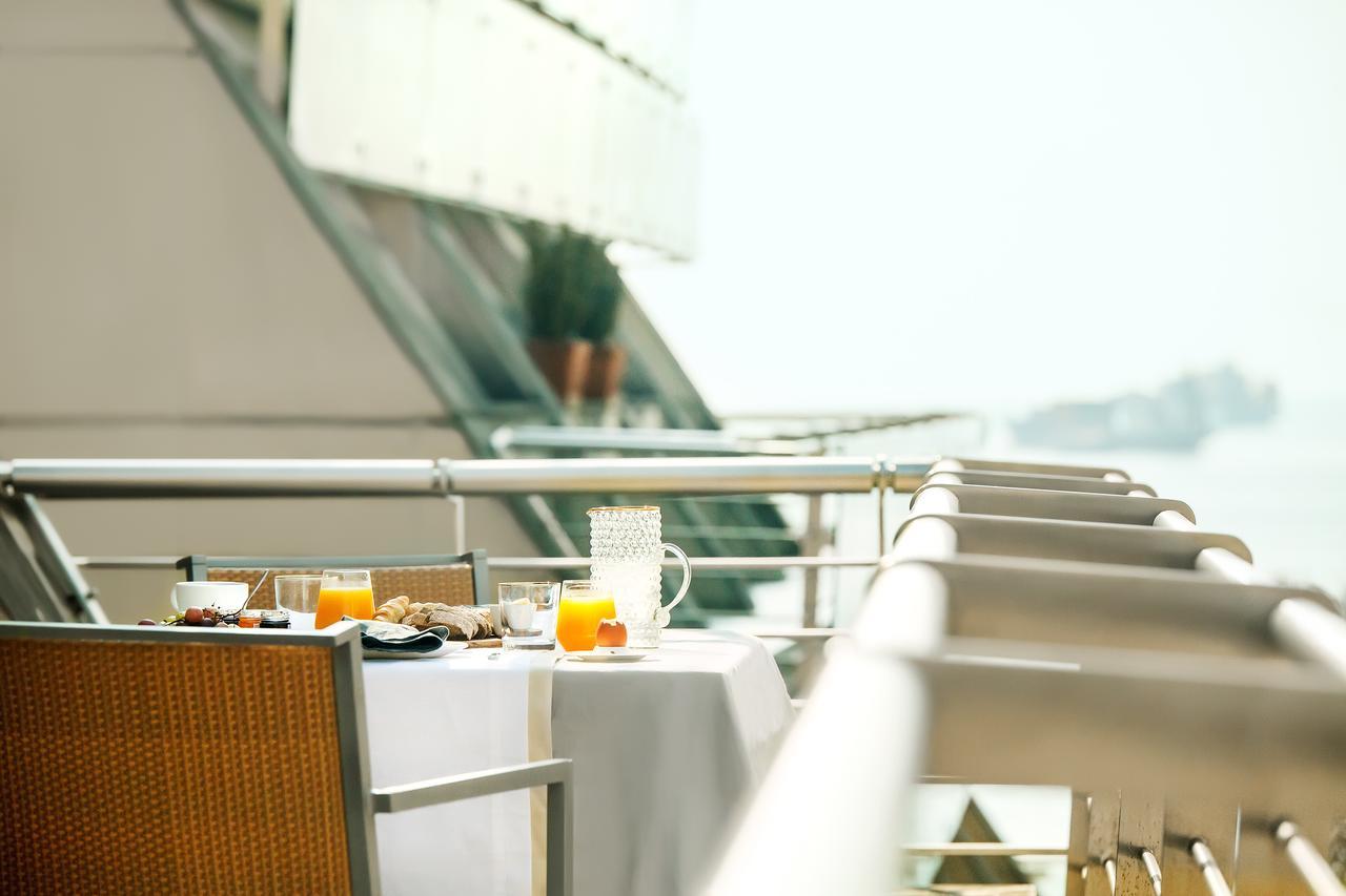 Daios Luxury Living Hotel Thessaloníki Luaran gambar The balcony of a stateroom on the A-Rosa Stella