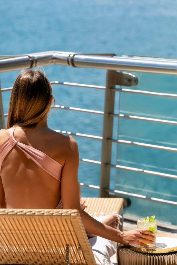 Daios Luxury Living Hotel Thessaloníki Luaran gambar A woman on a cruise ship